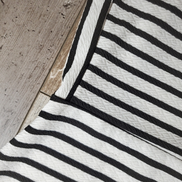 Soprano Stretchy Striped Fit & Flare Short Sleeve Dress Size XS White Black NWOT - Picture 16 of 16